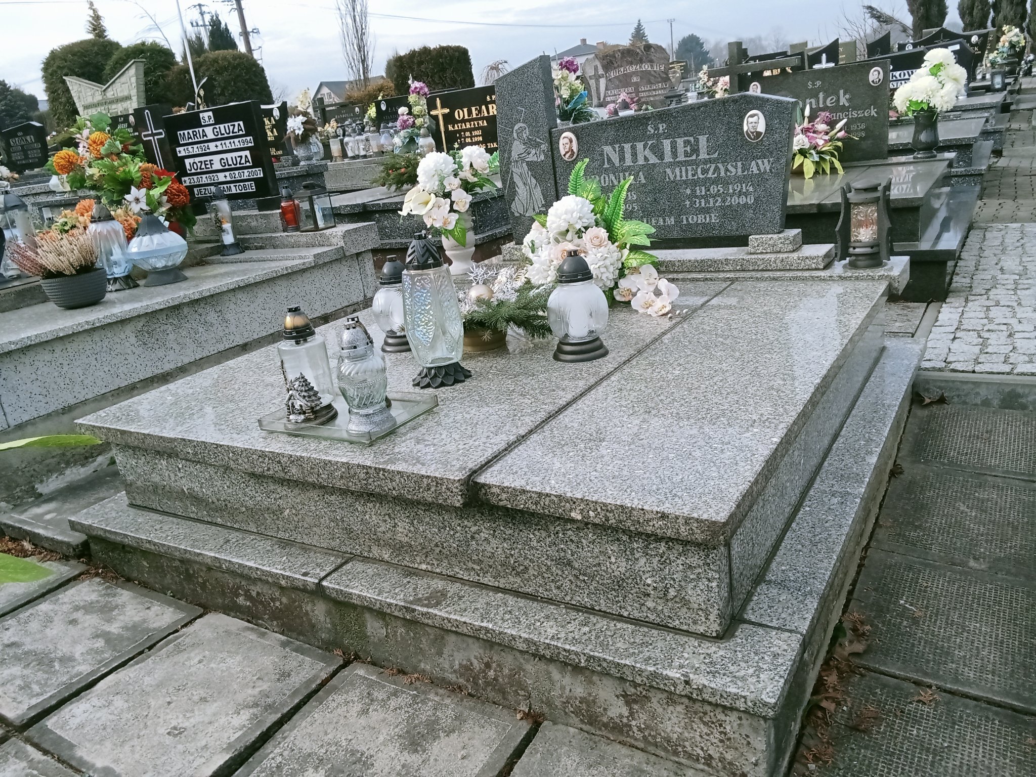 Grób Jerzy Nikiel